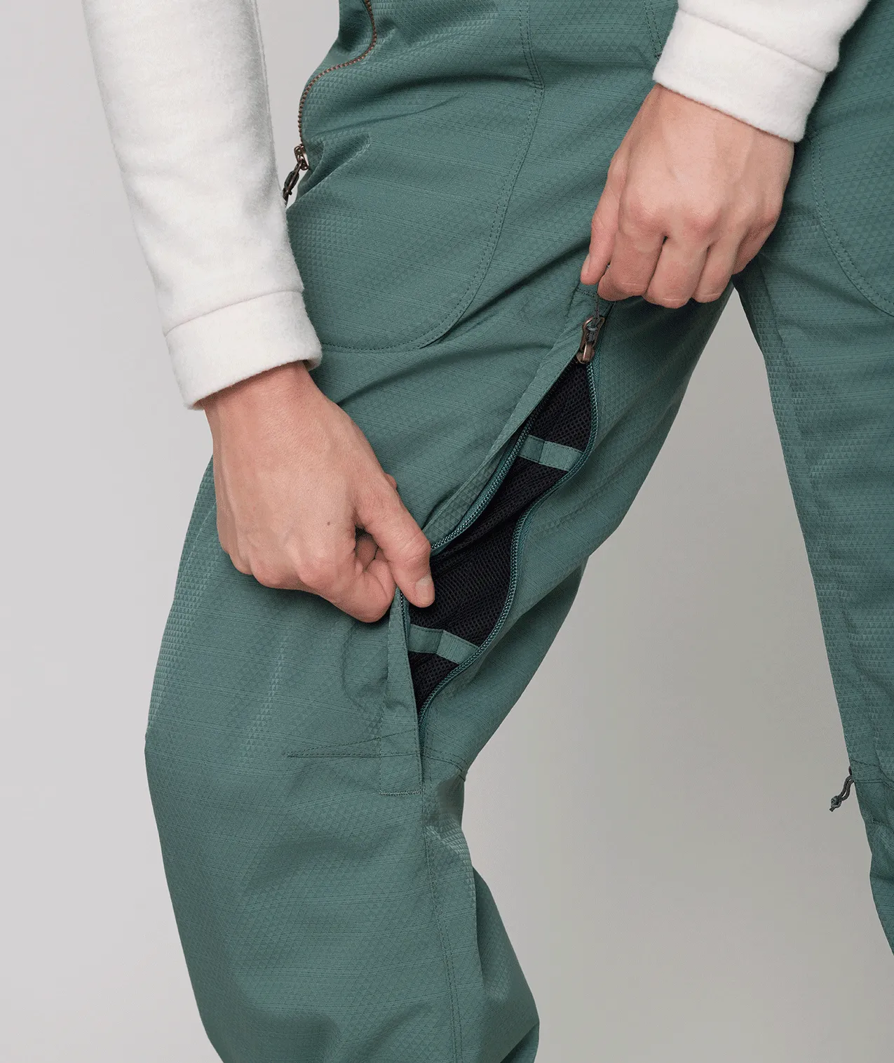 686 Women's Black Magic Insulated Bib Snowboard Pants Cypress Green Geo Jacquard 2024